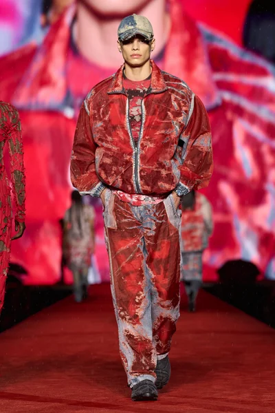 Look 10
